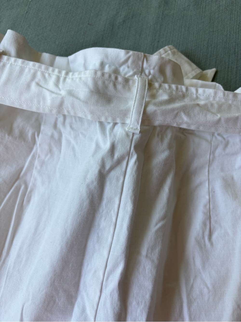 High-Waist Paperbag Tie-Waist Pants in White 12 - Picture 7 of 7